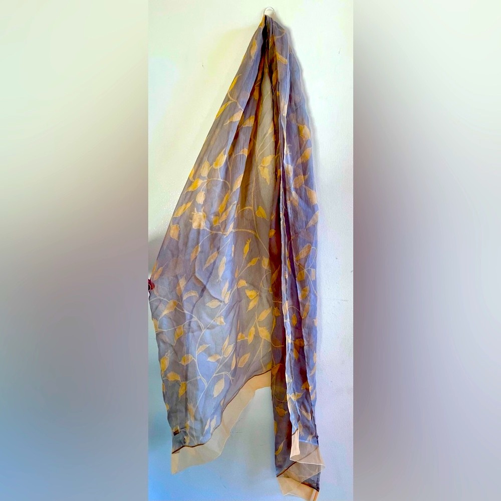 Gorgeous Emporio Armani scarf - Picture 2 of 5